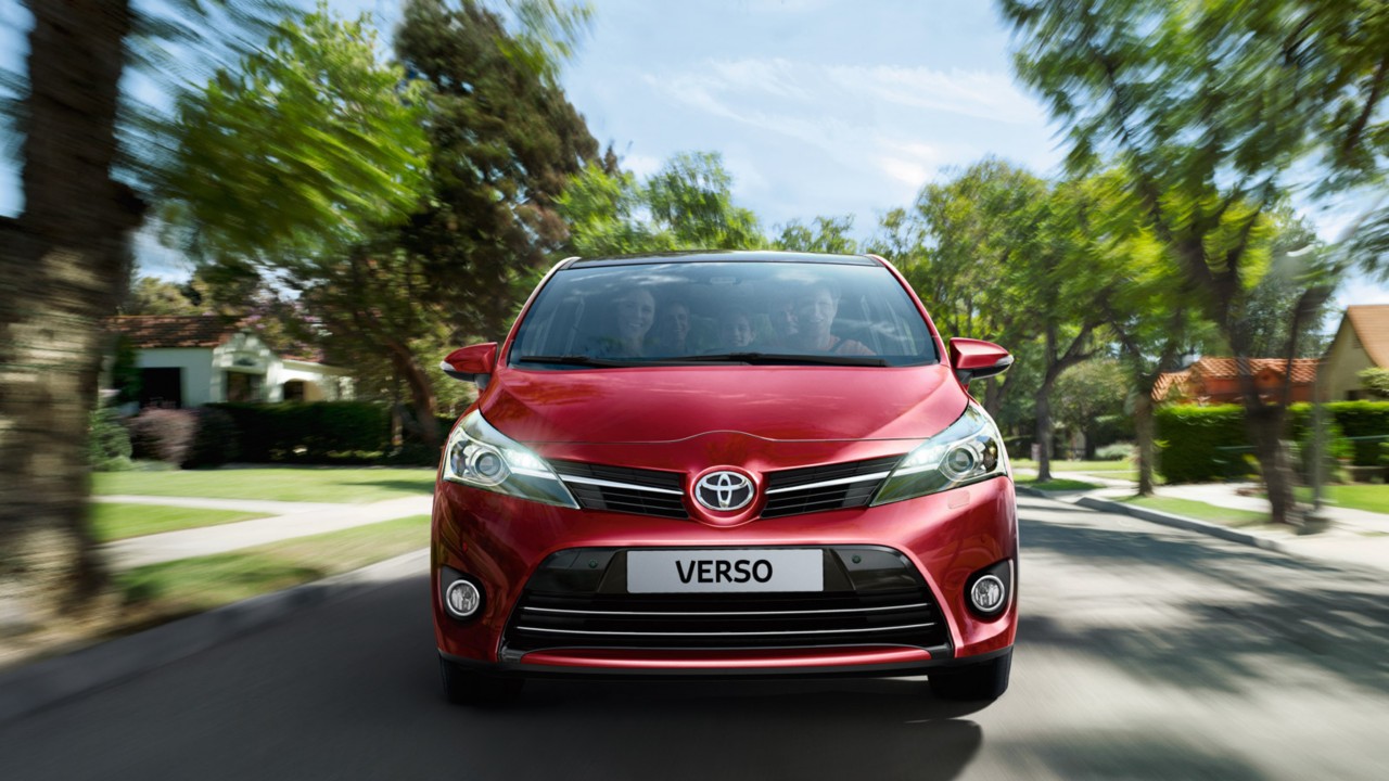 Toyota Verso driving front on