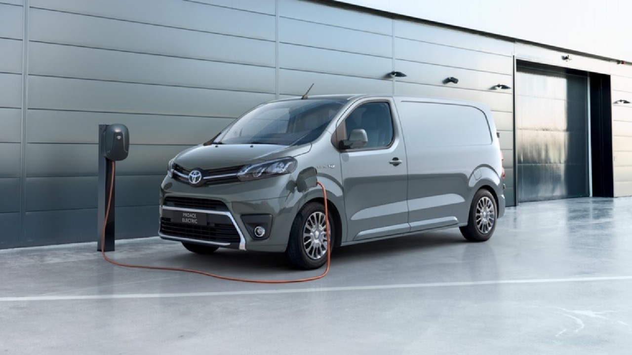 Toyota Proace electric charging by a wall