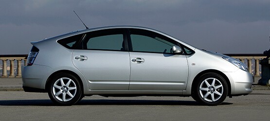 Toyota Prius from 2003 side angle