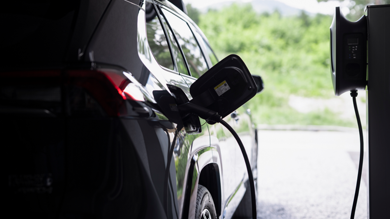 Toyota RAV4 Plug-in charging