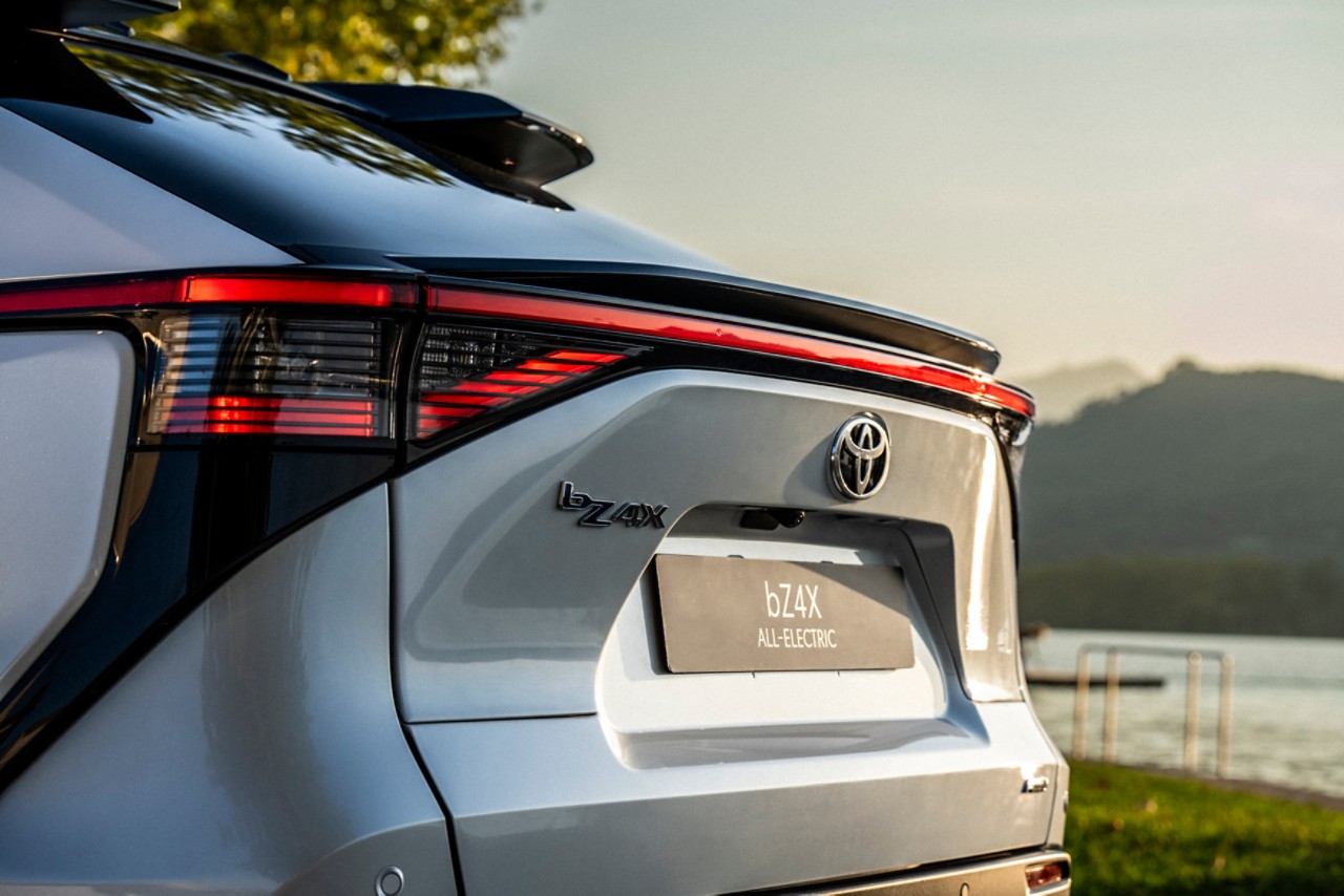 Explore Toyota Electrified Vehicles | Toyota UK