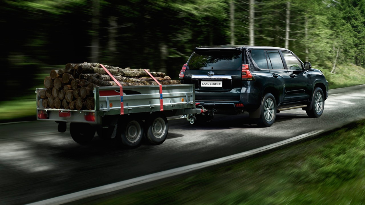 Toyota Land Cruiser towing logs