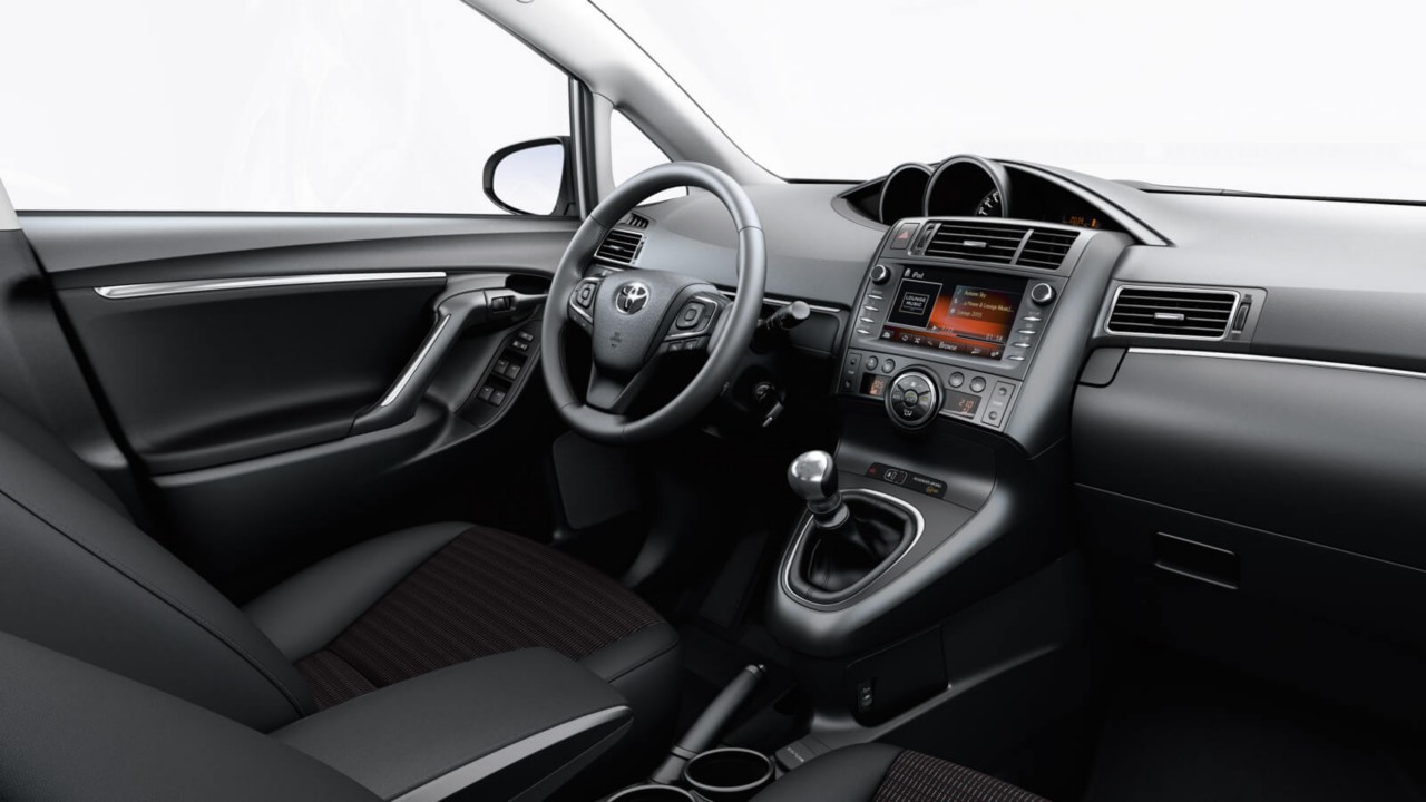 Toyota Verso front interior