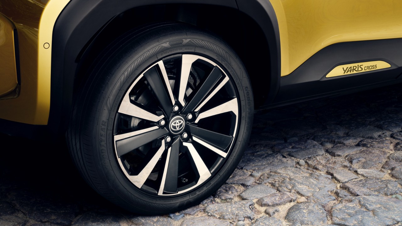 Toyota Yaris Cross wheel close up