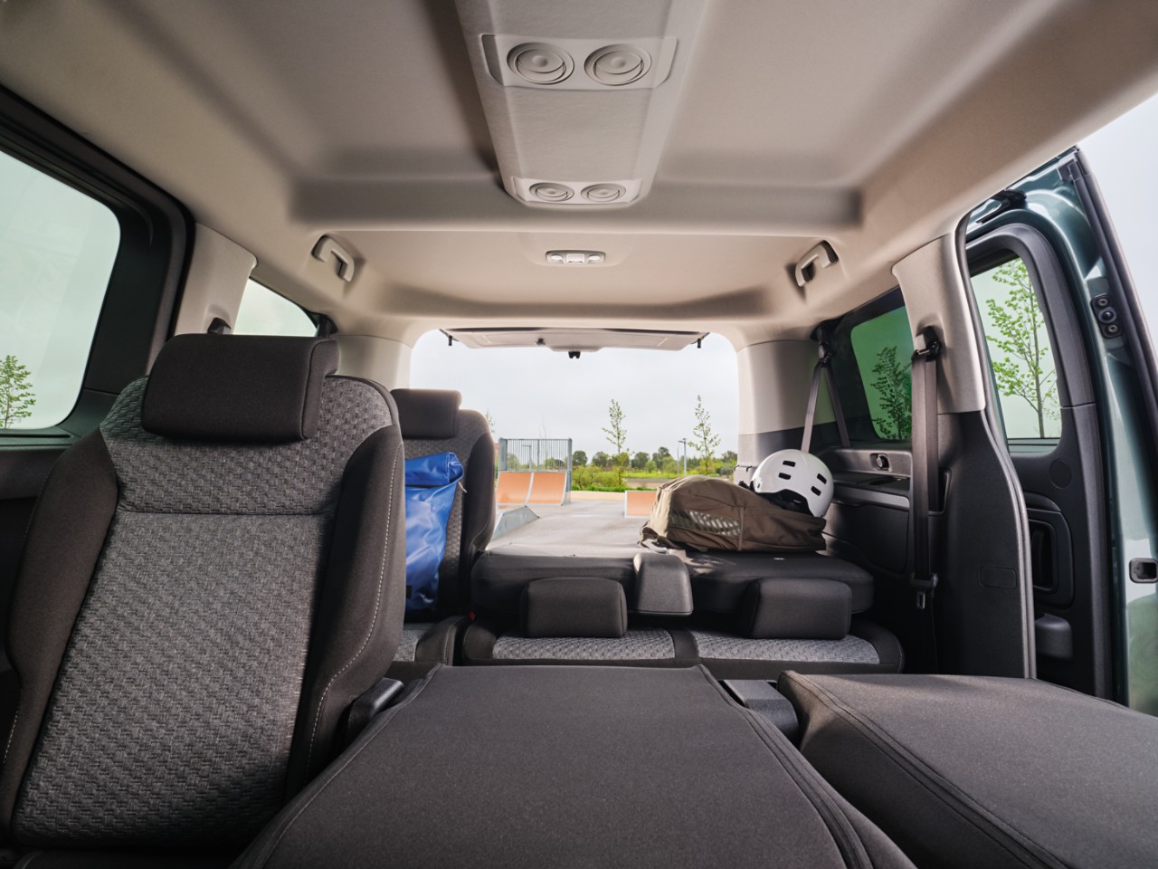 Proace Verso EV | 9 Seat Electric People Carrier | Toyota UK